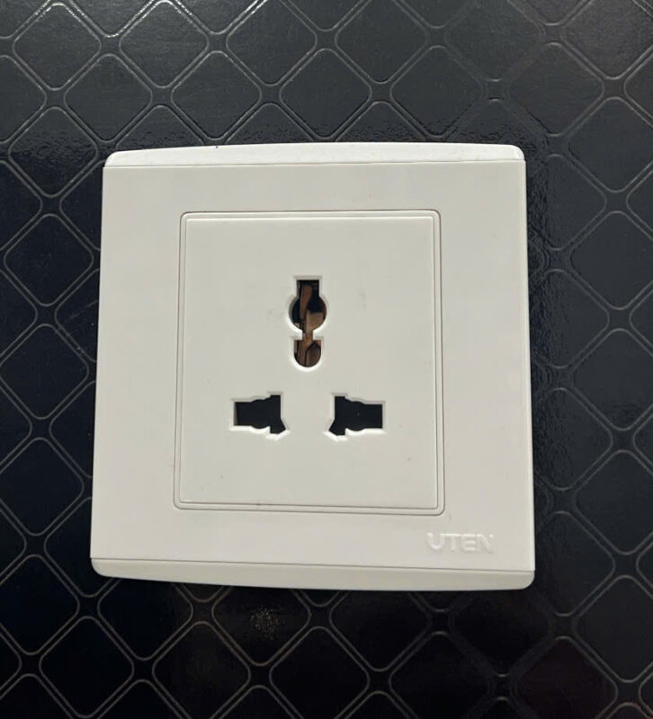 đèn trang trí nội thất của mọi nhà Ổ cắm đơn 3 chấu V4.0GZ13/N