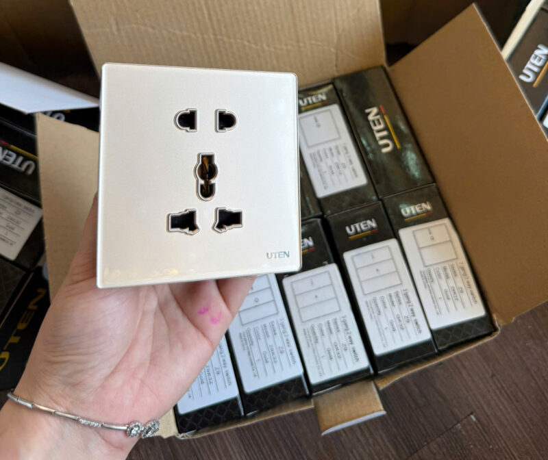 đèn trang trí nội thất của mọi nhà Bộ Ổ cắm 2 chấu + 3 chấu Z9Z12Z13/N