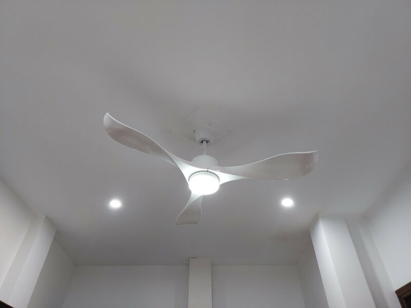 Quạt trần cánh nhựa QViFa-04-21/Trắng