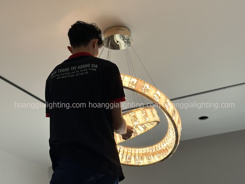 Địa chỉ mua đèn thả bàn ăn uy tín và chất lượng - Hoàng Gia Lighting