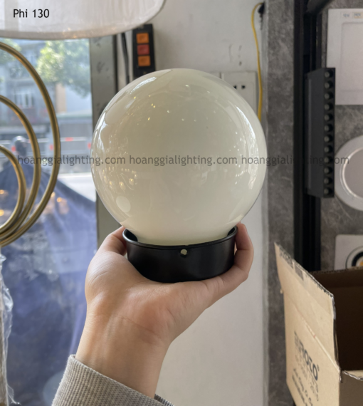Đèn trụ cổng cầu thủy tinh đục đế bằng Ø130