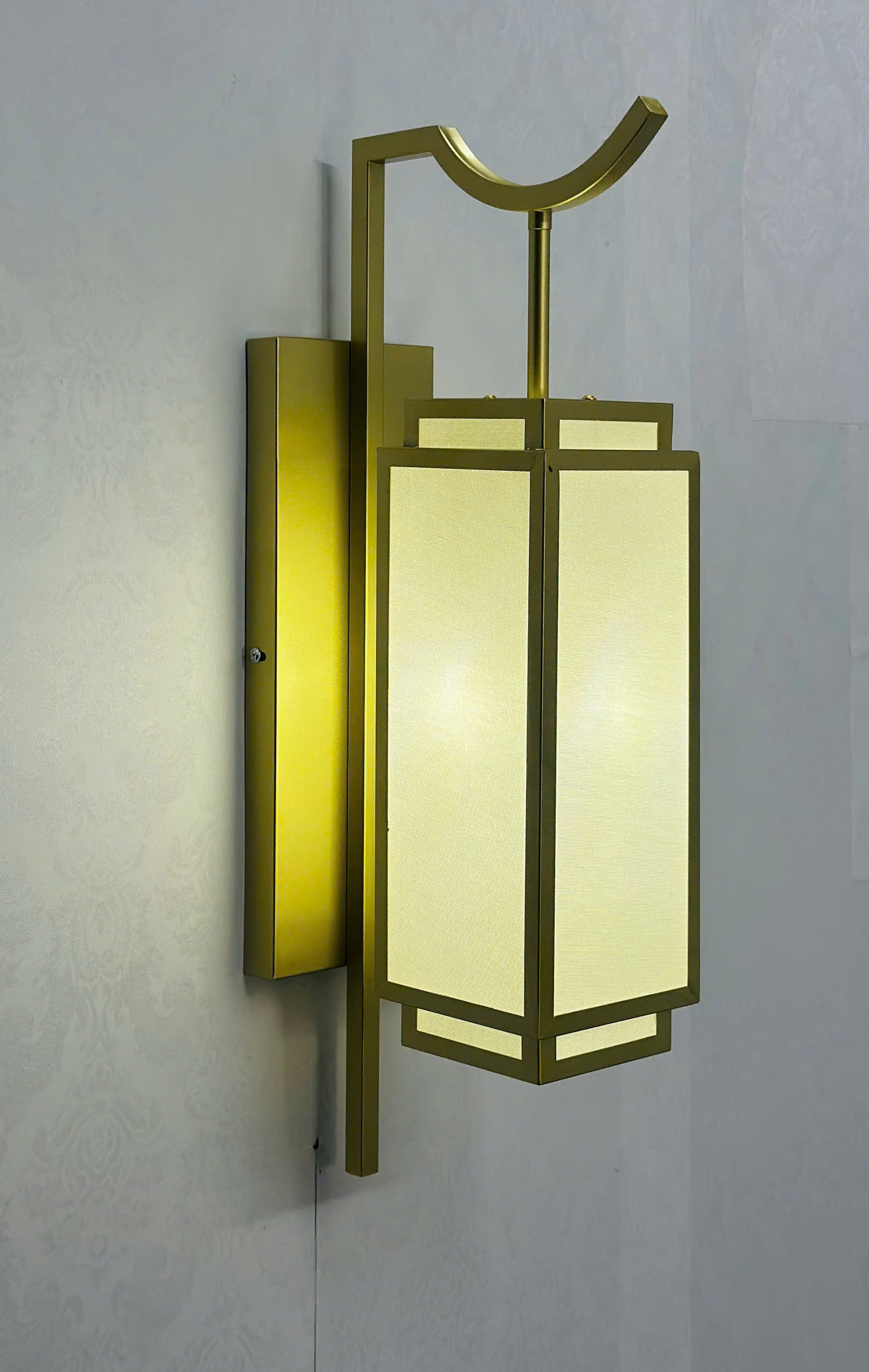 Đèn vách hiện đại VK204 vàng Đèn vách hiện đại VK204 vàng