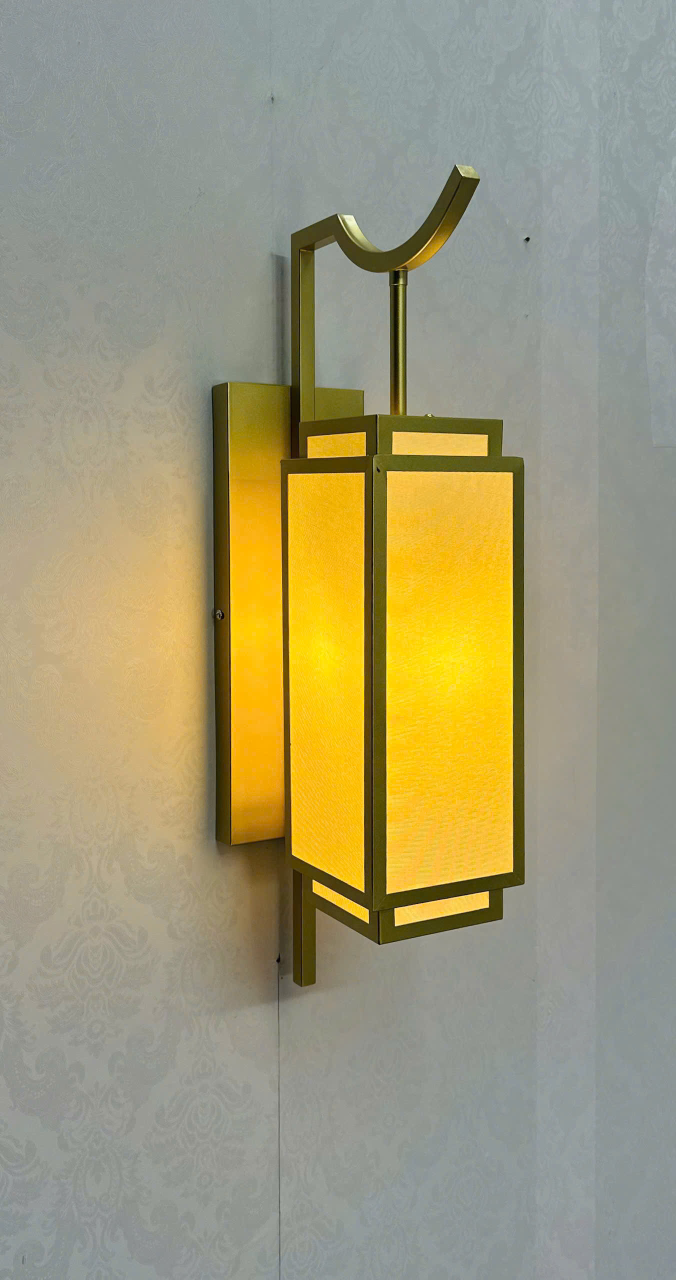 Đèn vách hiện đại VK204 vàng Đèn vách hiện đại VK204 vàng