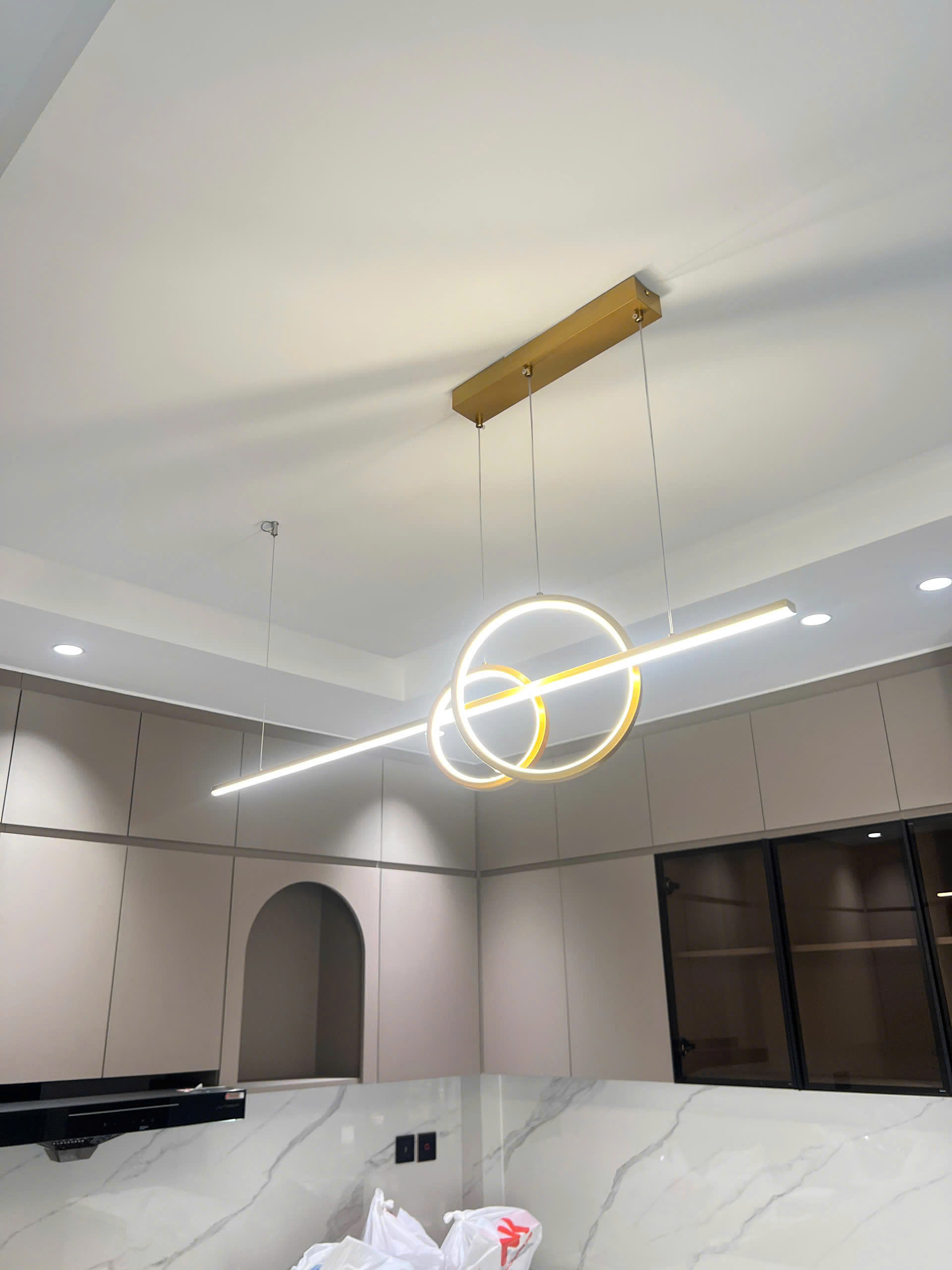 z7702516636383_91e4e5876235ae7b7afd802a7b94ba3a den-trang-tri