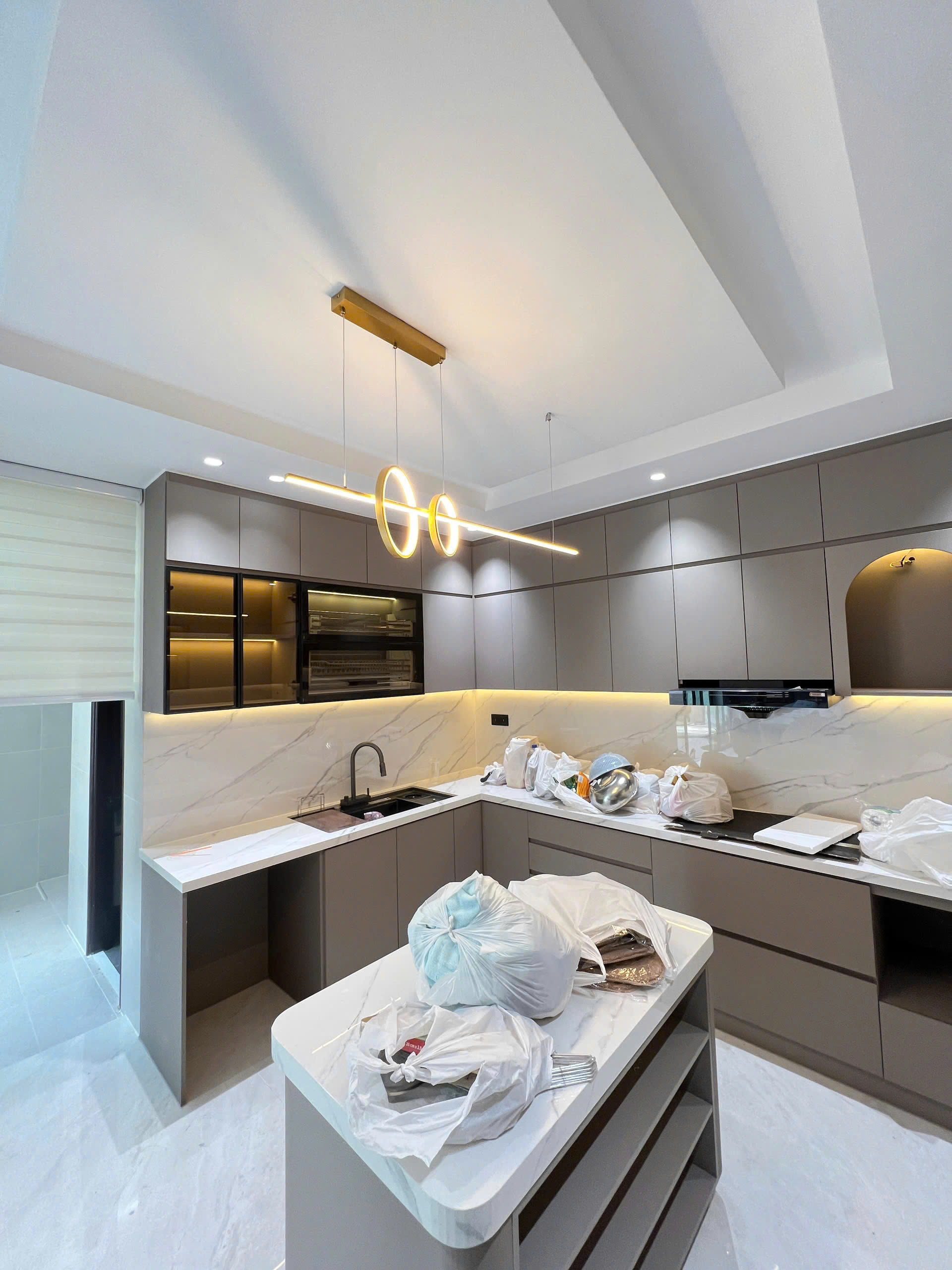 z7702516636395_6e5fdb2e42af4aeba49caf5dc26d98de den-trang-tri